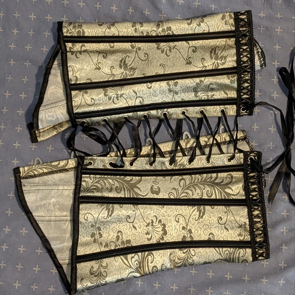 Classy Corset - Picture 2 of 2